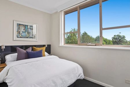 Boutique Fully Furnished One-Bedroom Apartment - Photo 4