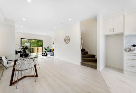PAPAKURA, 3 BEDROOMS - Photo 3
