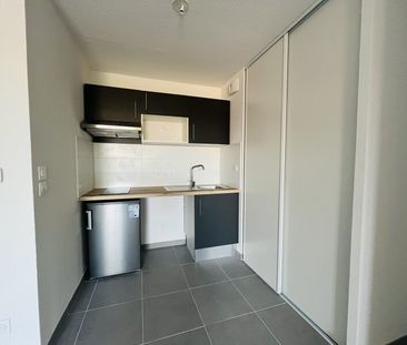 Location Appartement 2 pièces 43m² CARPENTRAS 84200 - Photo 6