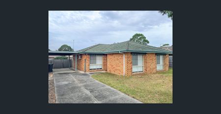 Stone throw away from the High Street! - Photo 5