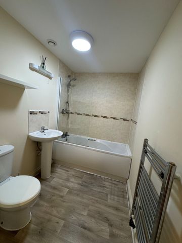 QUEENSWAY, BLETCHLEY - 1 BEDROOM - Photo 2