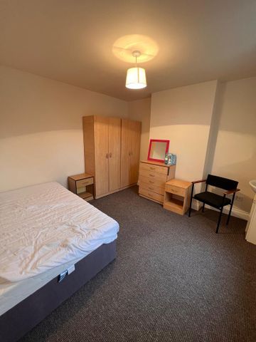 3 bedroom terraced house to rent - Photo 4