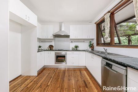 Spacious Family Home in Murray Farm School Catchment - Photo 4