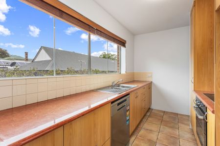 Spacious 2-Bedroom Apartment in Tranquil New Farm! - Photo 5