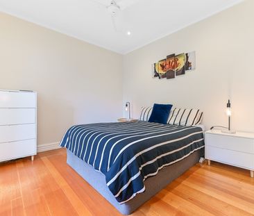 SPACIOUS THREE BEDROOM TOWNHOUSE WITH STUDIO IN THE HEART OF OAKLEIGH - Photo 3