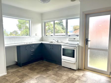 Big Brick home - Western Heights - Photo 4