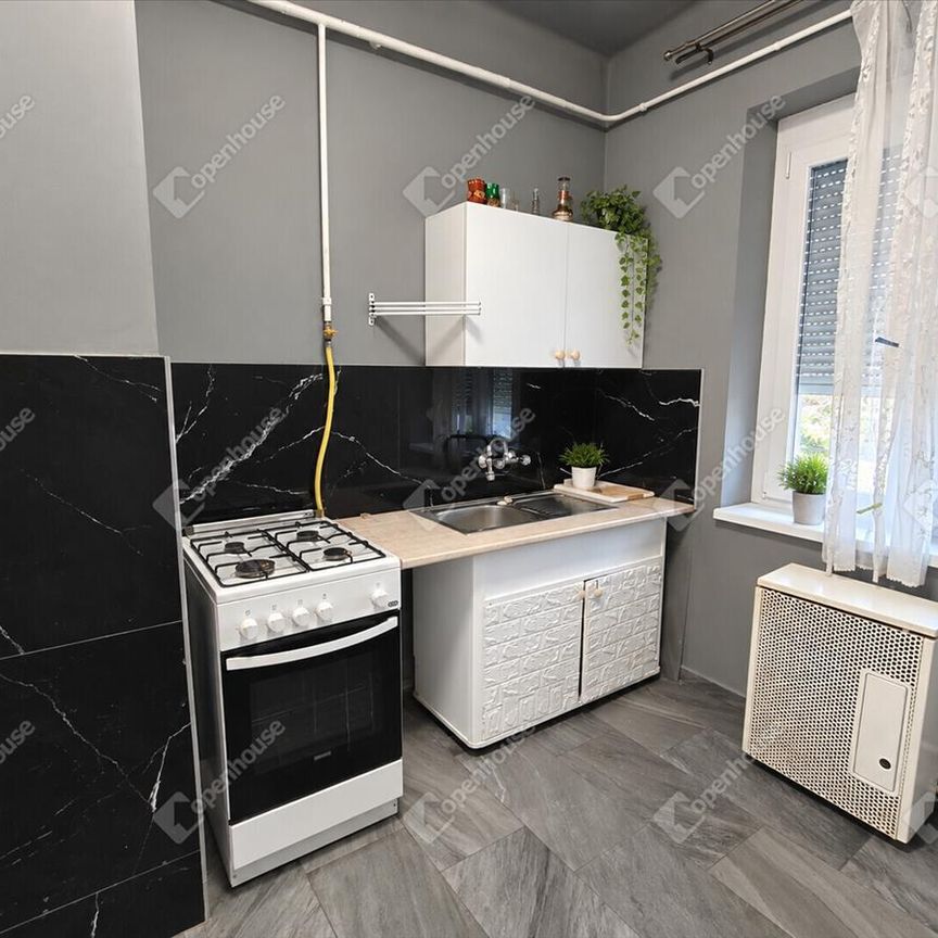 Kiadó átlagos állapotú lakás - Szeged - Fotó 1