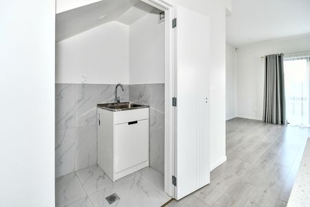 One Week Rent Free - Photo 2