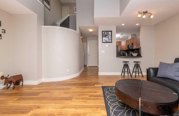 9, 122 Village Heights SW - 1 - Photo 1