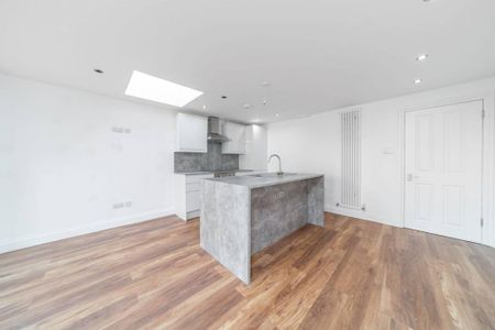 3 bedroom flat to rent - Photo 3