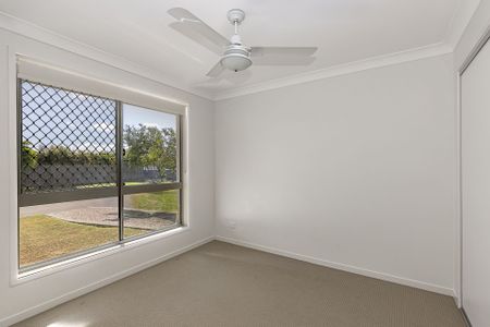 2/6 Cassinia Street, Mount Low - Photo 3