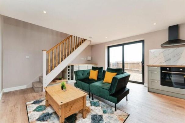 1 bedroom barn conversion to rent - Photo 1