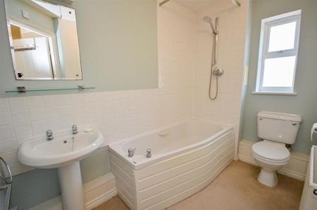 2 bedroom flat to rent - Photo 5