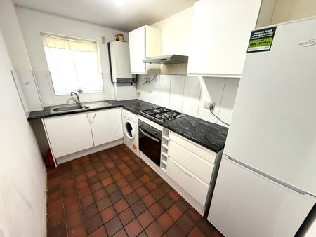 The Highlands, Hounslow, TW3 4HA - Photo 4