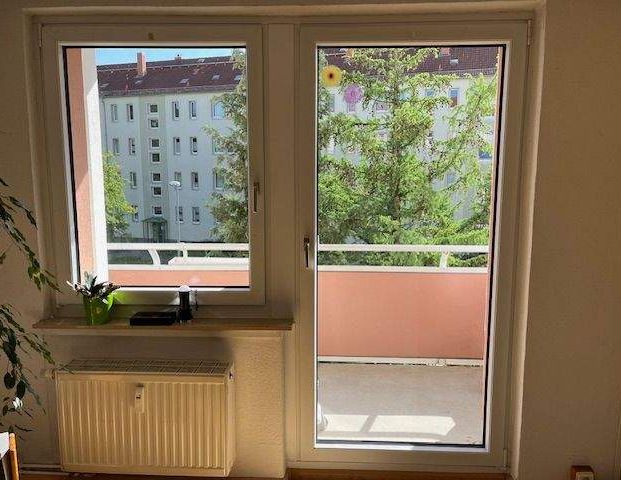 gemütliche 3-Raumwohnung mit Einbauküche und Stellplatz - Photo 1
