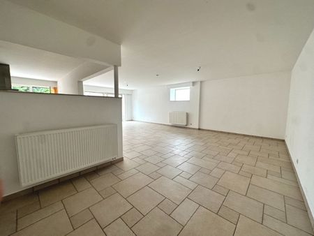 Ruim gelijkvloers appartement met terras en garage. - Photo 5