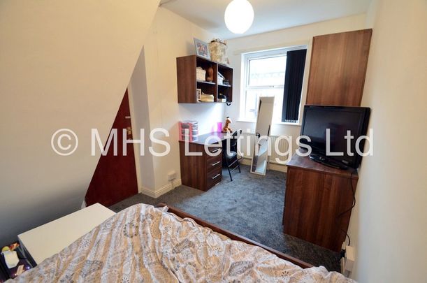 6 Bedroom Mid Terraced House for rent in Ashville Avenue - Photo 1