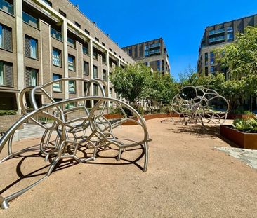 Studio Flat, St Pier Court, E13 - Photo 2