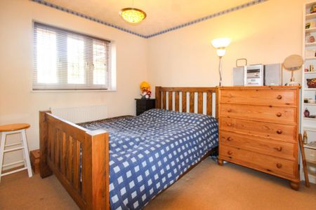 3 bedroom semi-detached house to rent - Photo 5