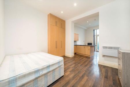 Studio to rent - Photo 2