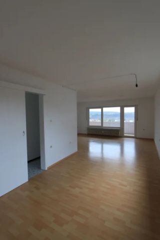 großzügige 3-Zimmer-Wohnung mit XXL Balkon und toller Fernsicht in Bad Rappenau-Heinsheim - Photo 5