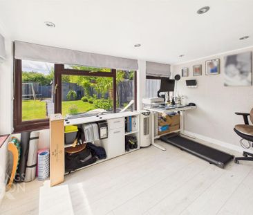 4 bedroom semi-detached house to rent - Photo 2