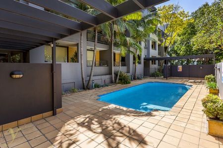 Sophisticated Urban Living - Split Level One Bedroom Apartment - Photo 4