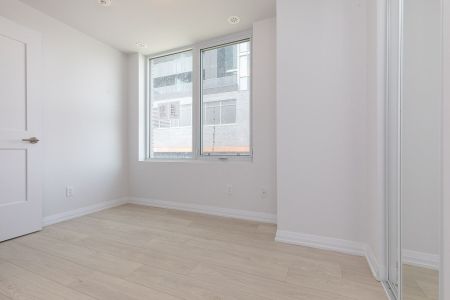 For Lease - 1010 Portage Parkway Unit# Th 01, Vaughan, Ontario - Photo 4