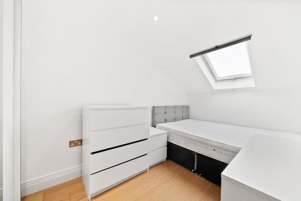 4 bedroom house in Holloway - Photo 1