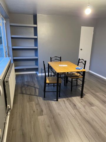 2 Bed Flat, Purpose Built, SE13 - Photo 2