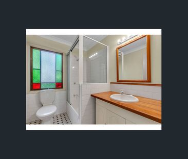 Charming St Lucia Home in Prime Location | Walk to UQ, Parks & Tran... - Photo 3