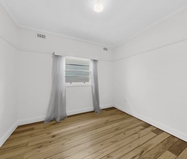 Spacious Two Bedroom Home in Prime Essendon Pocket - Photo 2