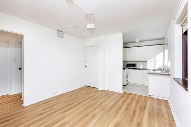 Ground-Floor Apartment in Sought-After Riverside Location - Photo 1