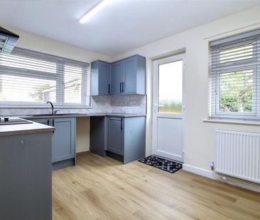 2 bedroom detached bungalow to rent - Photo 2