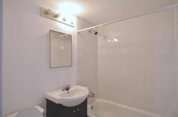Condo for rent, Mont-Royal - Photo 1