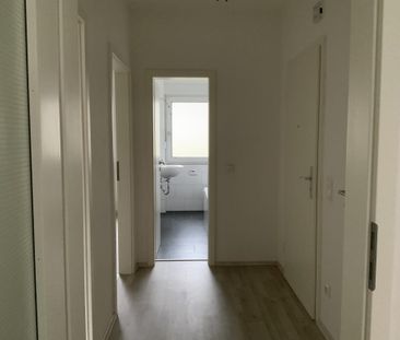 Helle 4-Zimmer-Etagenwohnung in Gelsenkirchen  96,7 m² mit Badfens... - Photo 4