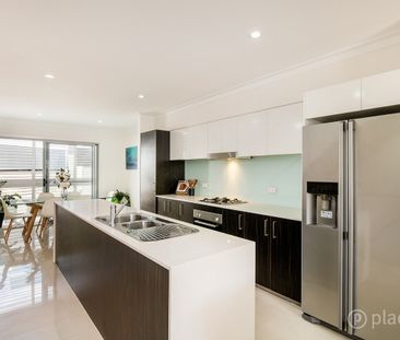Stunning modern three level townhome is popular area - Photo 4