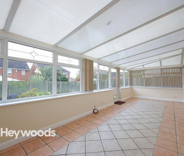 4 bed detached house to rent in Sophia Way, Bradwell, Newcastle - Photo 2