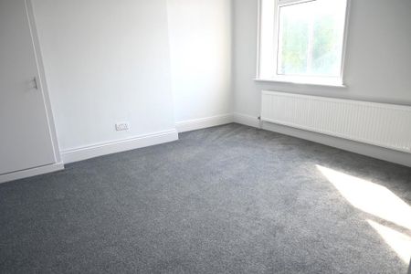 3 bedroom end of terrace house to rent - Photo 4