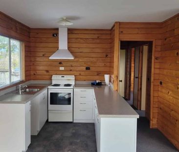 Newly Renovated Townhouse - Photo 3