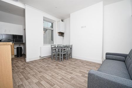 1 bed house share to rent in Nairne Street, Burnley, BB11 - Photo 2