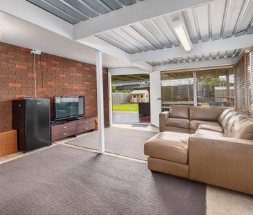 Beautiful Fully Furnished home! - Photo 1