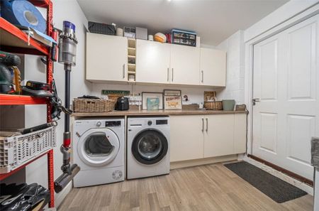 An impressive three double bedroom townhouse with integral garage, set within the highly regarded Racecourse development to the west of Newbury. - Photo 5