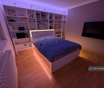 1 bedroom in a flat share to rent - Photo 1