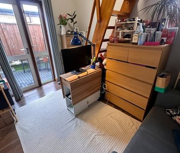 Studio Flat, Burroughs Parade, NW4 - Photo 2