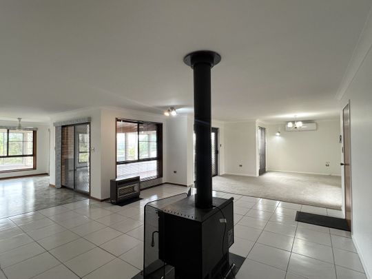 Spacious 4-Bedroom Family Home with River Views - Photo 1