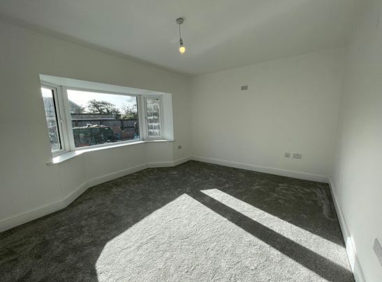 Elizabeth Close, Swansea, SA6 - Photo 1