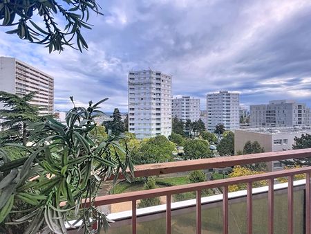 Appartement T4 près de RILLIEUX LA PAPE à louer - Photo 3