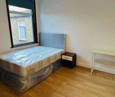 Room in a Shared House, Shrewsbury Road, E7 - Photo 1