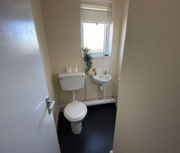 1 bedroom in a house share to rent - Photo 6